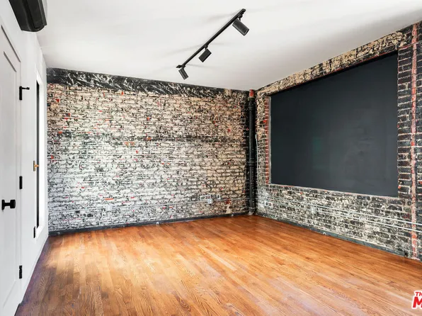 3020 W Sunset Blvd, Los Angeles, CA 90026