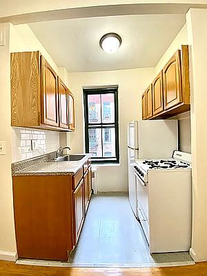 4th image of 539 E 78th St #5V