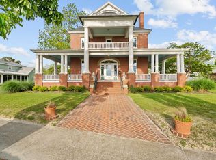 306 Bay Ave, Cape Charles, VA 23310