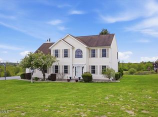 5 Edinburgh Drive, East Schodack, NY 12063