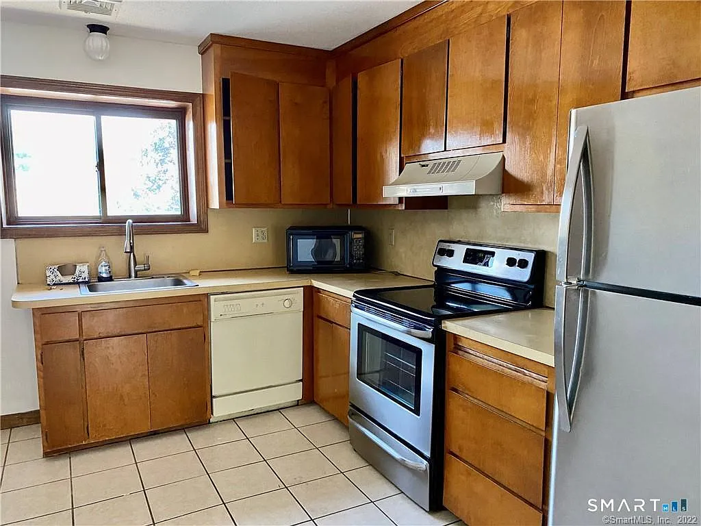 2 bed, 1.5 bath, 1158 sqft, $1,950 — Photo 3