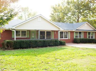 33 S Barnes Dr, Locust Grove, GA 30248