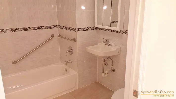 Rented by aptsandlofts.com | media 5
