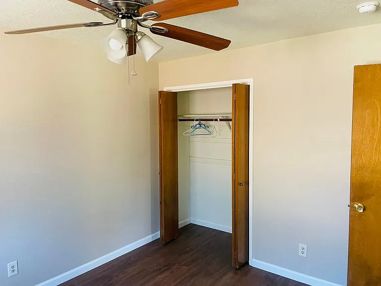 1505 Maplehill Rd — Photo 3
