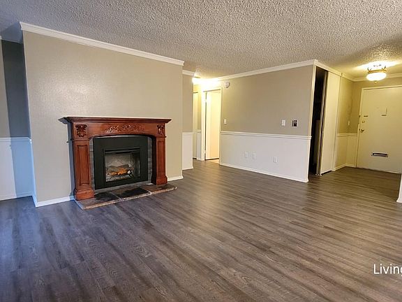 3rd image of 415 N I St APT 406