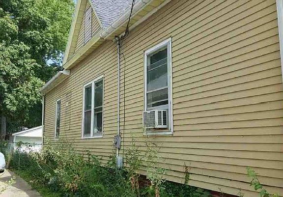 4th image of 1900 N Dechman Ave
