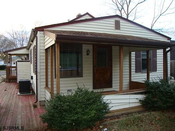 2nd image of 542 Franklin Blvd
