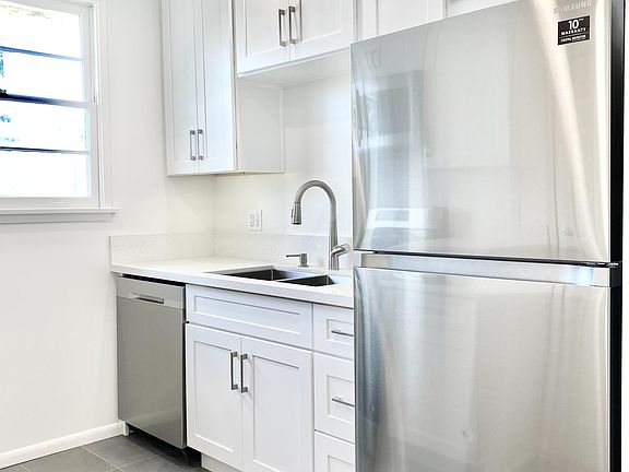 4th image of 1210 Washington Ave #D