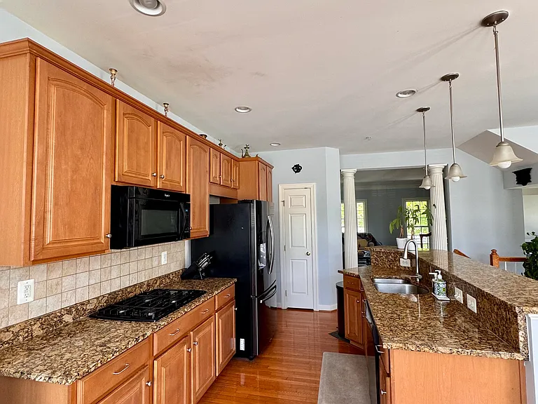 3670 Carriage Hill Dr — Photo 11