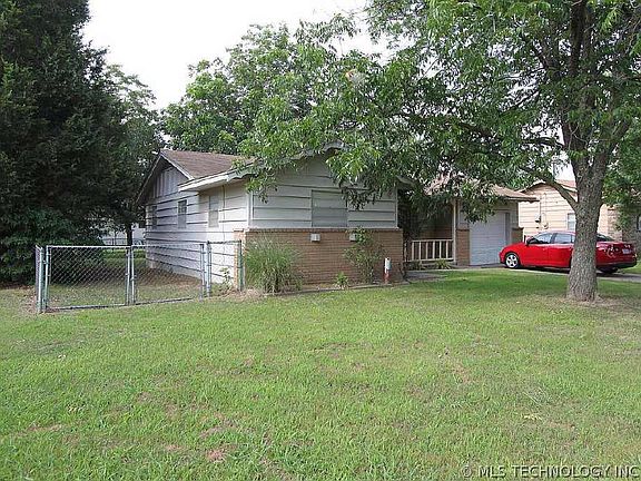 2nd image of 517 E Galveston Dr