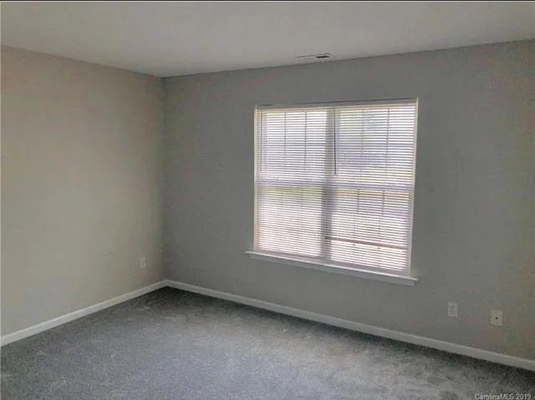 5611 Seths Dr — Photo 10