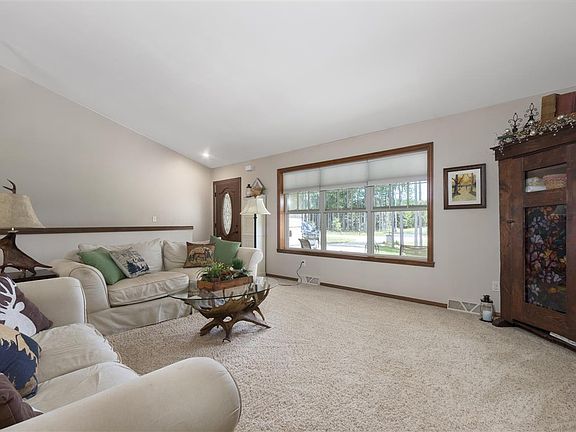 3rd image of 433 Hoganwood Cir