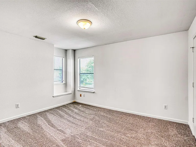 19039 Remington Park Dr — Photo 19