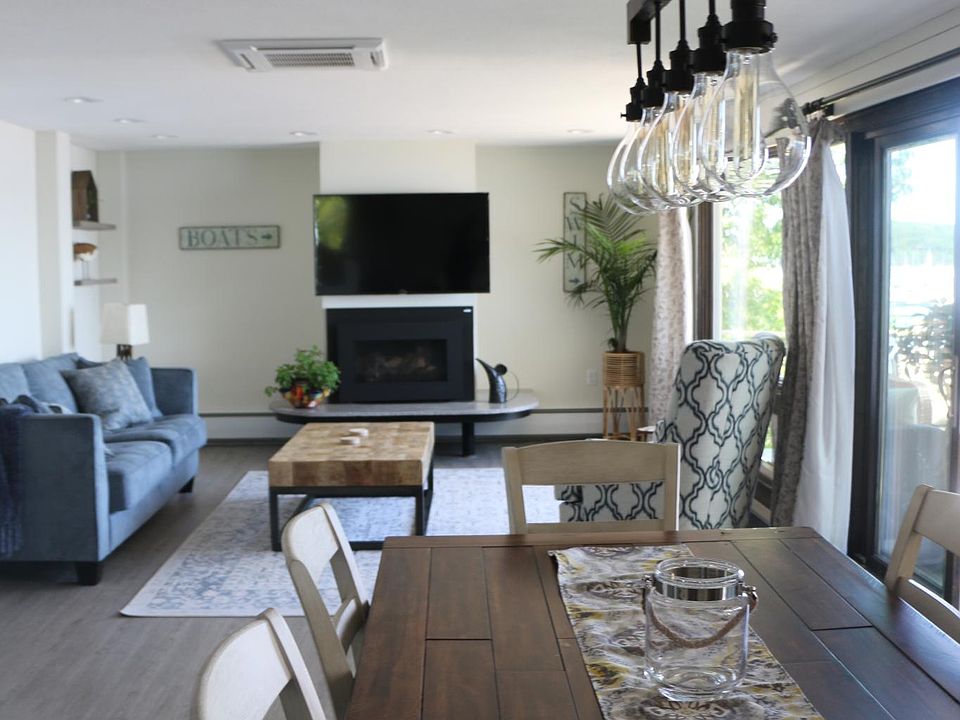 Diningtable, livingroom, fireplace