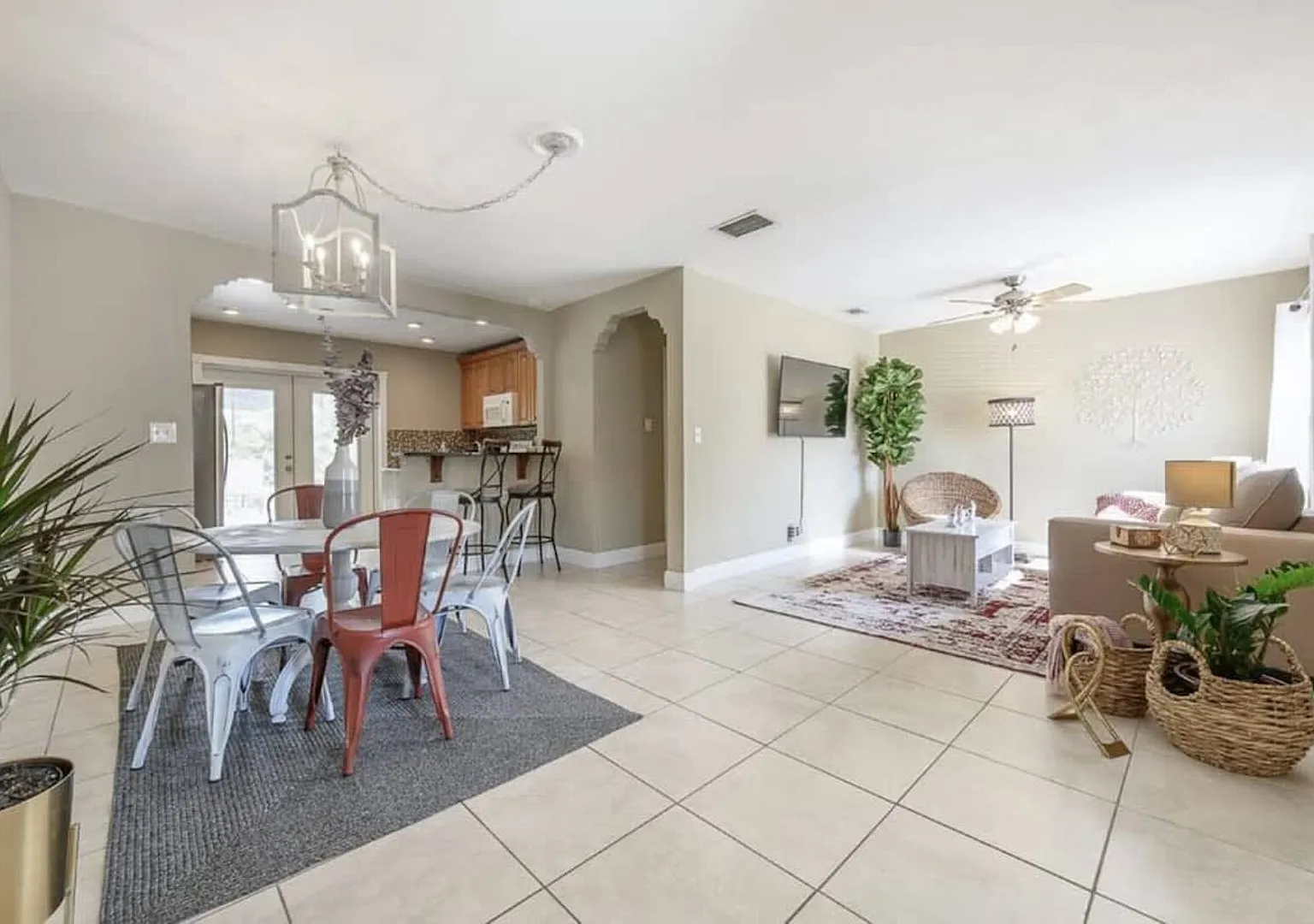 The Parkside Palm - Tampa retreat for 6 — Photo 1