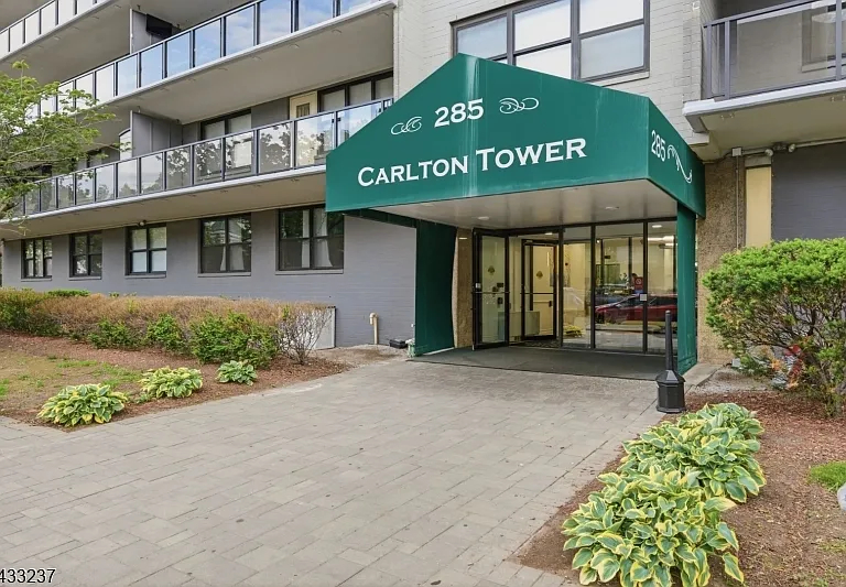 285 Aycrigg Ave #4J — Photo 1