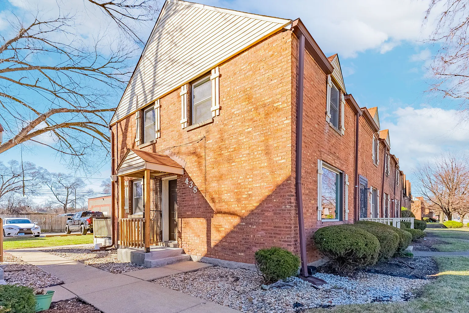 438 East Ave photo 1