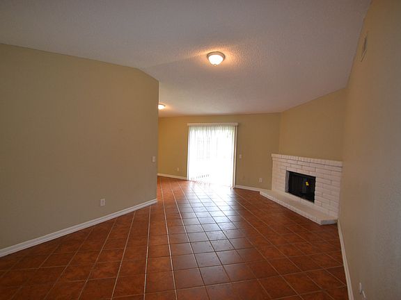 3rd image of 1033 Carrie St