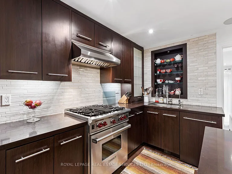 24 Mann Ave — Photo 17