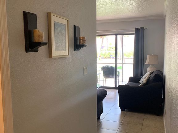 4th image of 330 SE 19th Ave APT C