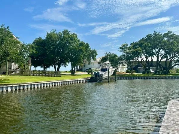 4731 Marina Dr, Gulf Breeze, FL 32563
