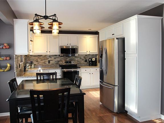 2nd image of 1657 Cantebury Ln