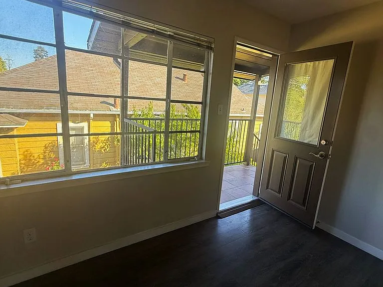 647 N San Pedro St — Photo 12