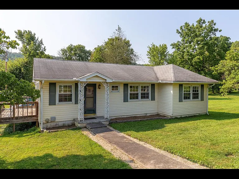 606 Catawba St — Photo 1