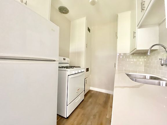 3rd image of 313 N Genesee Ave #8A