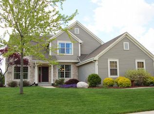1726 Hunter Rd, Waukesha, WI 53189