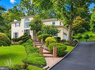 637 Heather Ln, Bryn Mawr, PA 19010