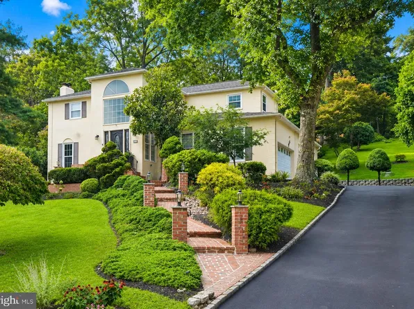 637 Heather Ln, Bryn Mawr, PA 19010