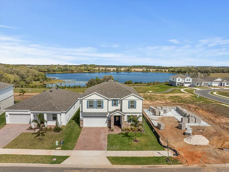 2057 Heart Lake Dr — Photo 2