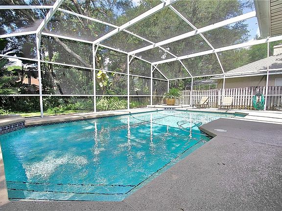 3rd image of 320 Sun Oaks Ct