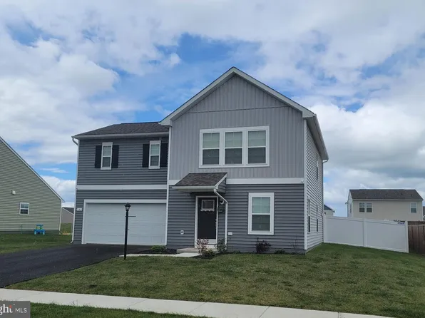 348 Eurasian Dr, Bunker Hill, WV 25413