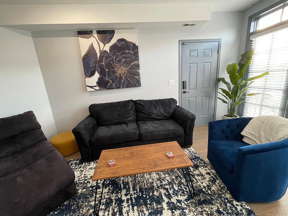 1st image of 335 S Leavitt St #2
