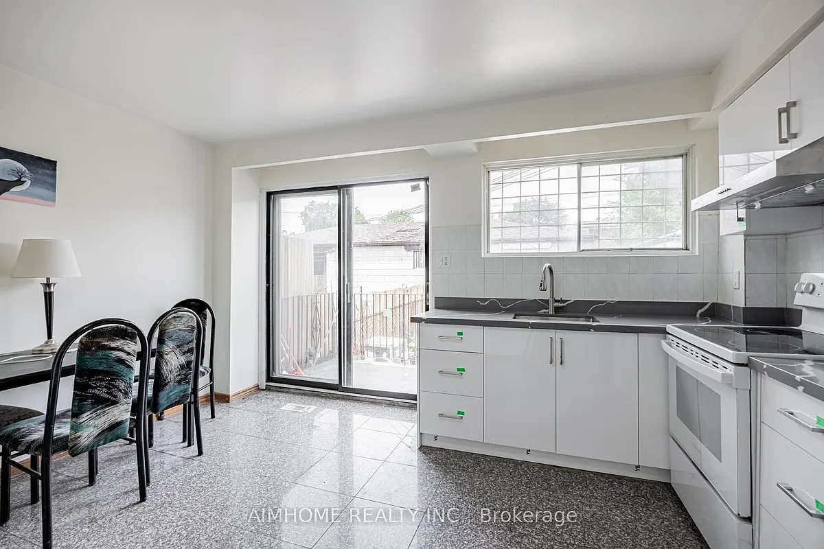 Building Photo - 144 Wolseley St #2A