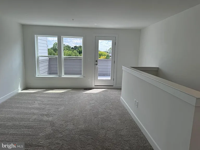831 King Farm — Photo 30