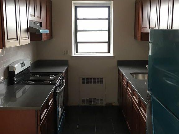 5th image of 14350 Hoover Ave #420