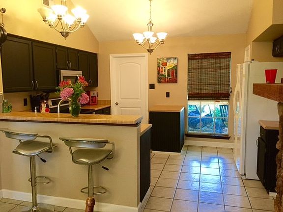 4th image of 2709 Pin Oak Dr