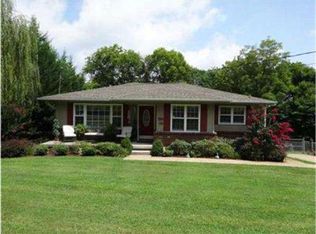 32 Helen Ave, Rossville, GA 30741