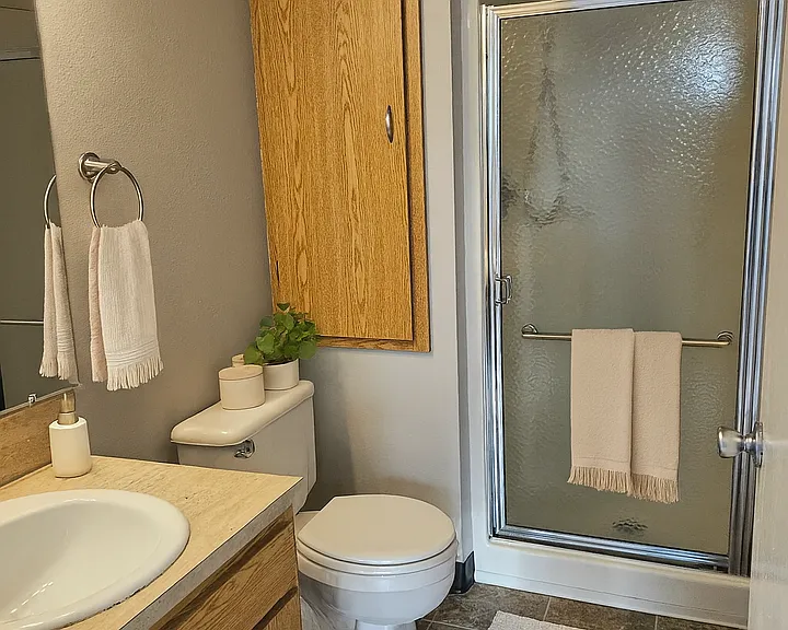 Sherman Oaks Apartments — Photo 11