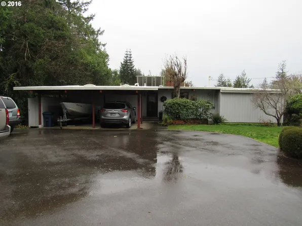1159 E 1st Pl, Coquille, OR 97423