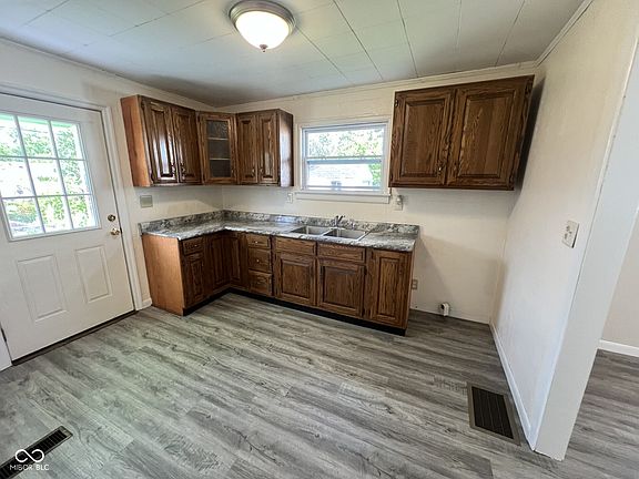 4th image of 2108 Fairmont Ave