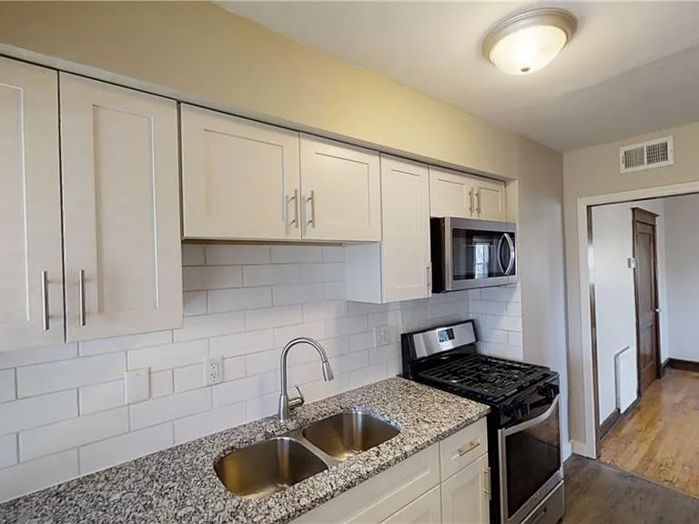 1215 W 41st St #2E — Photo 7