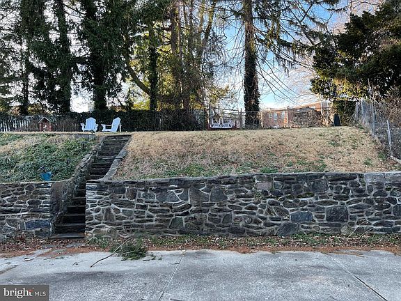 4th image of 2521 Mansfield Ave