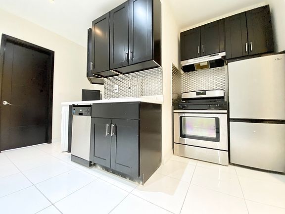 5th image of 342 Manhattan Ave APT 2
