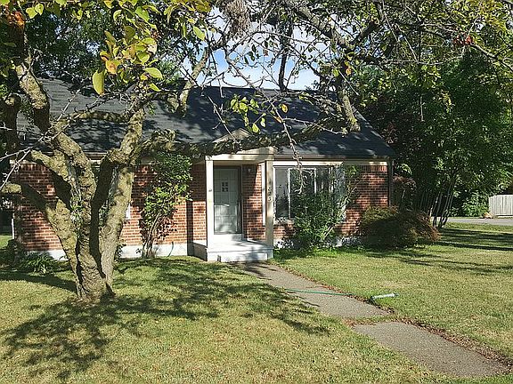 3rd image of 1823 Beverly Ave