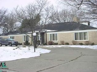 17330 N Adrian Rd, Southfield, MI 48075