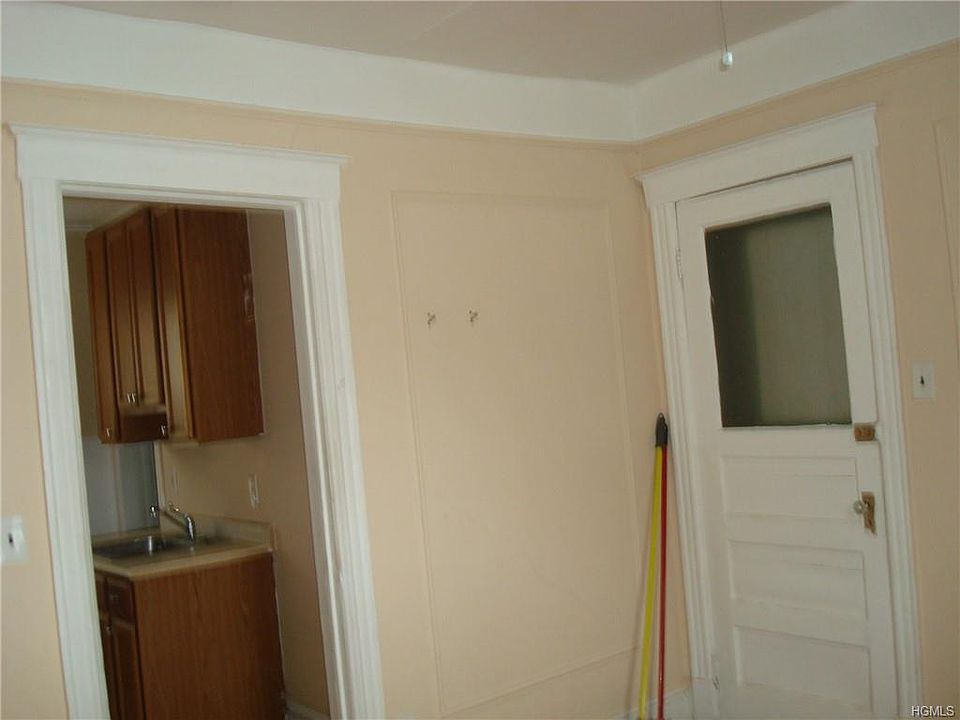1st image of 25 Manning Ave